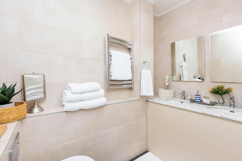 Park Lane Apartments - Clarges St image