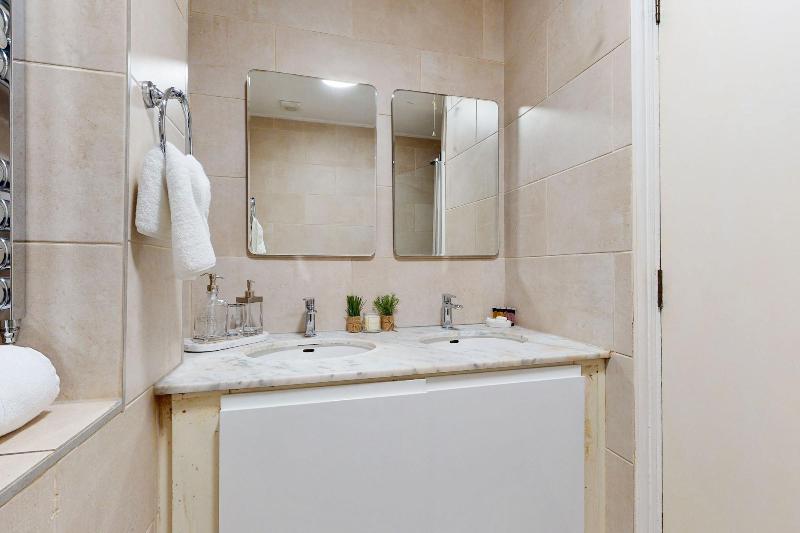 Park Lane Apartments - Clarges St image