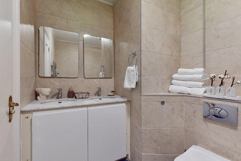 Park Lane Apartments - Clarges St image