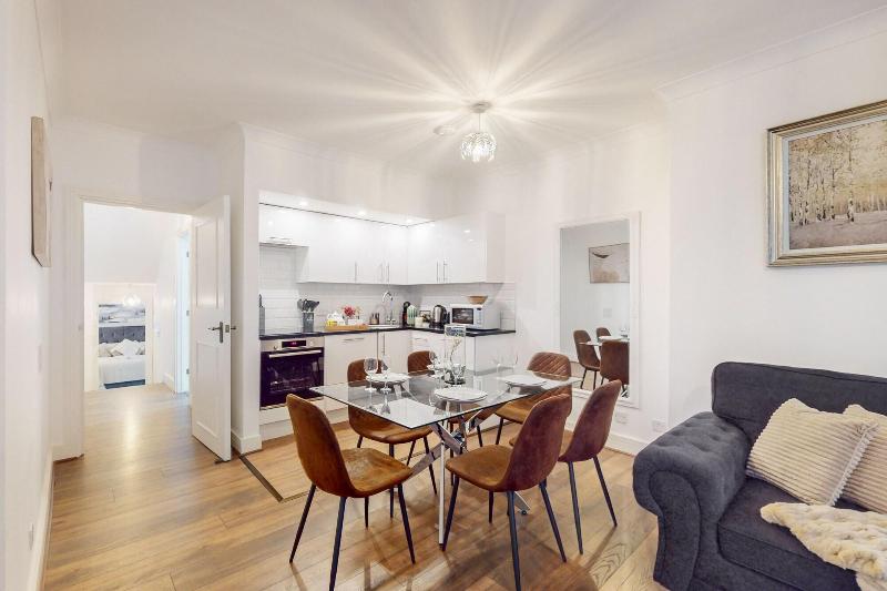 Park Lane Apartments - Clarges St image