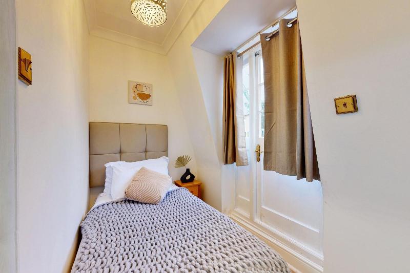 Park Lane Apartments - Clarges St image