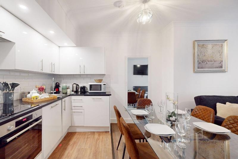 Park Lane Apartments - Clarges St image