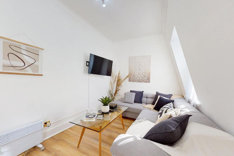 Park Lane Apartments - Clarges St image