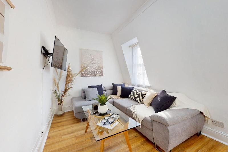 Park Lane Apartments - Clarges St image