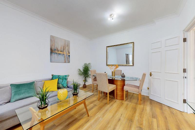 Park Lane Apartments - Clarges St image