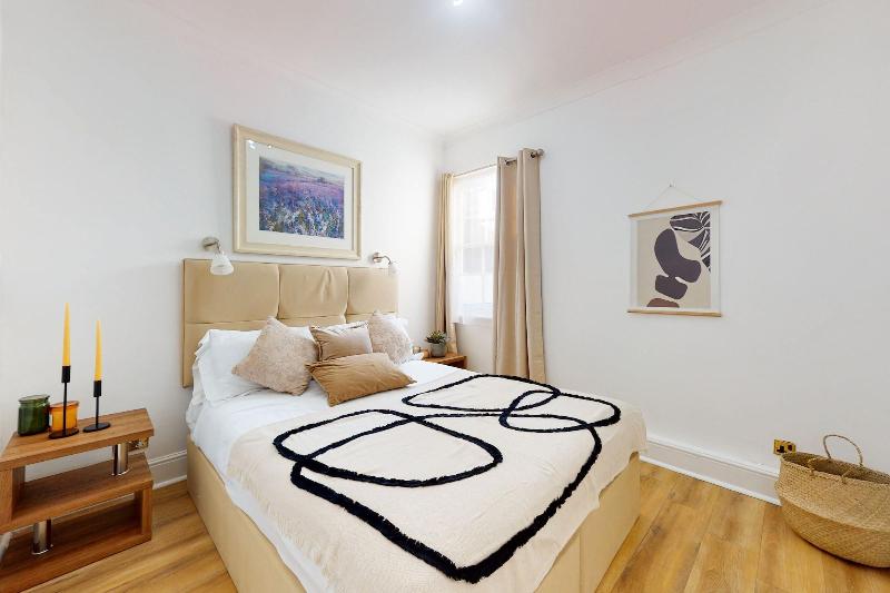 Park Lane Apartments - Clarges St image