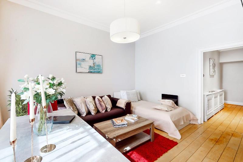 Park Lane Apartments - Clarges St image
