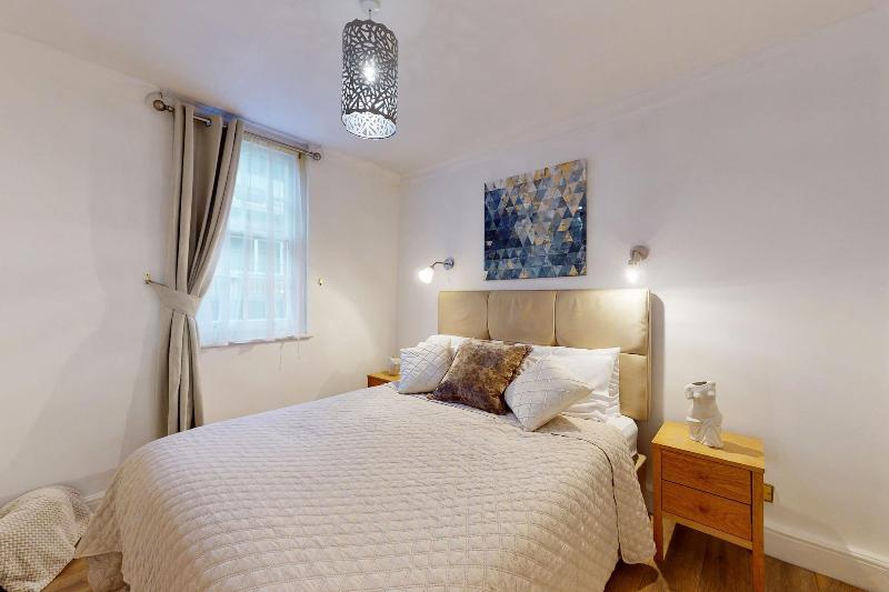 Park Lane Apartments - Clarges St image