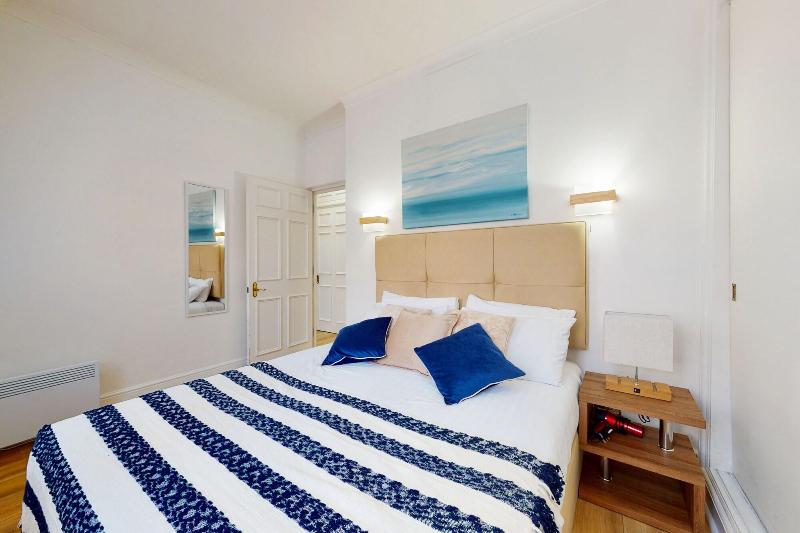Park Lane Apartments - Clarges St image