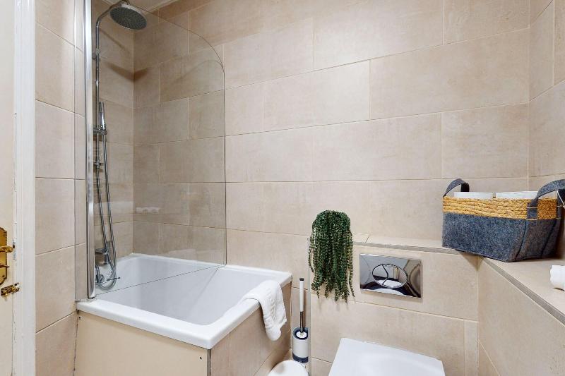 Park Lane Apartments - Clarges St image