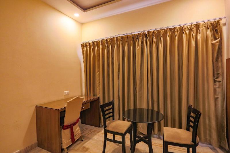 Fabhotel Surya