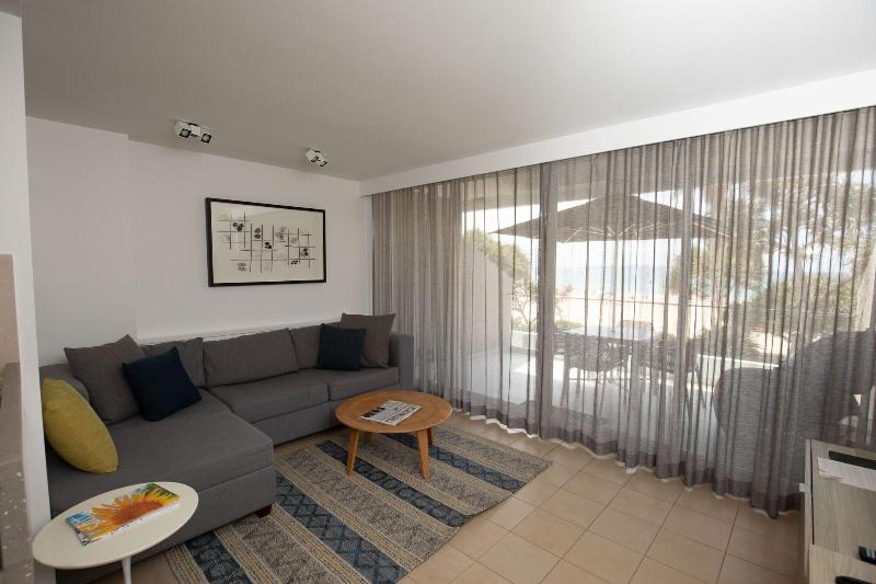 71 Hastings Street - Beachfront image