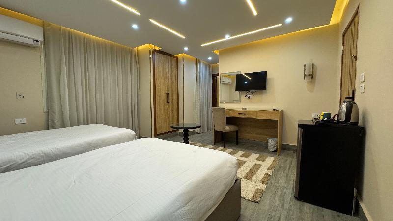 Pyramids Hotel - Image 1