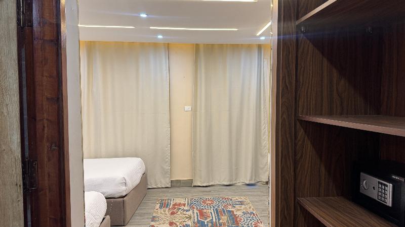 Pyramids Hotel - Image 6