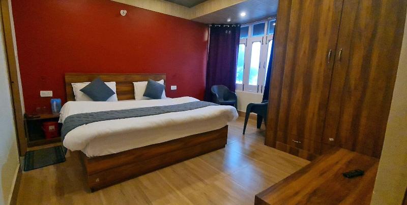 Goroomgo Gp Mall Road Nainital, Nainital