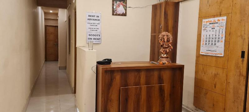 Goroomgo Gp Mall Road Nainital