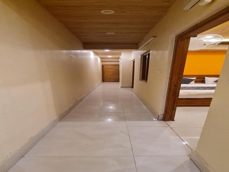 Goroomgo Gp Mall Road Nainital