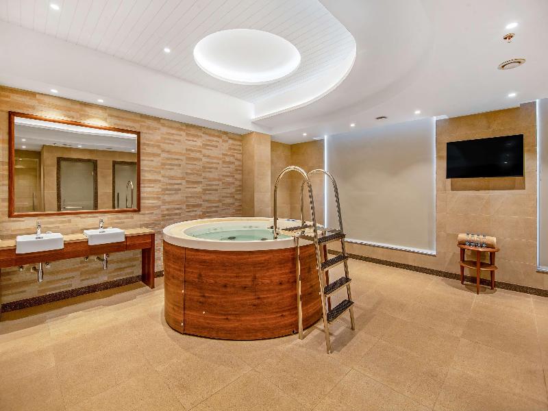 Golden Tulip Jalandhar