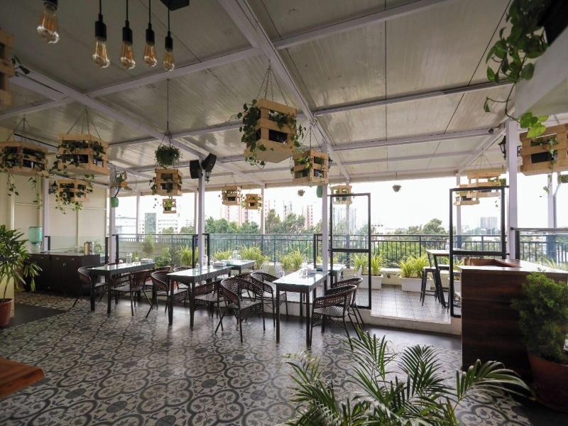 Earth Hotels image