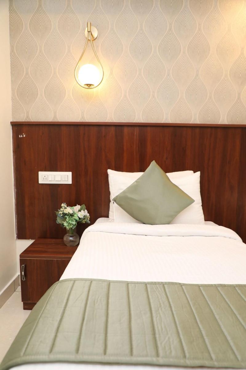 Earth Hotels image
