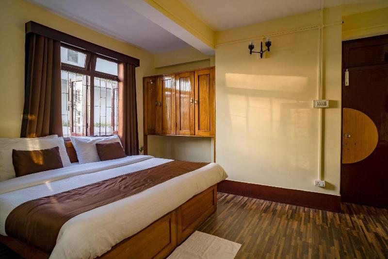 Magpie Mall Road Residency - Mg Marg image