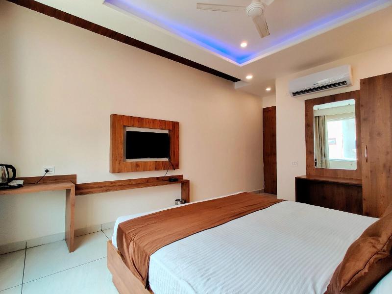 Hotel Divine Residency image
