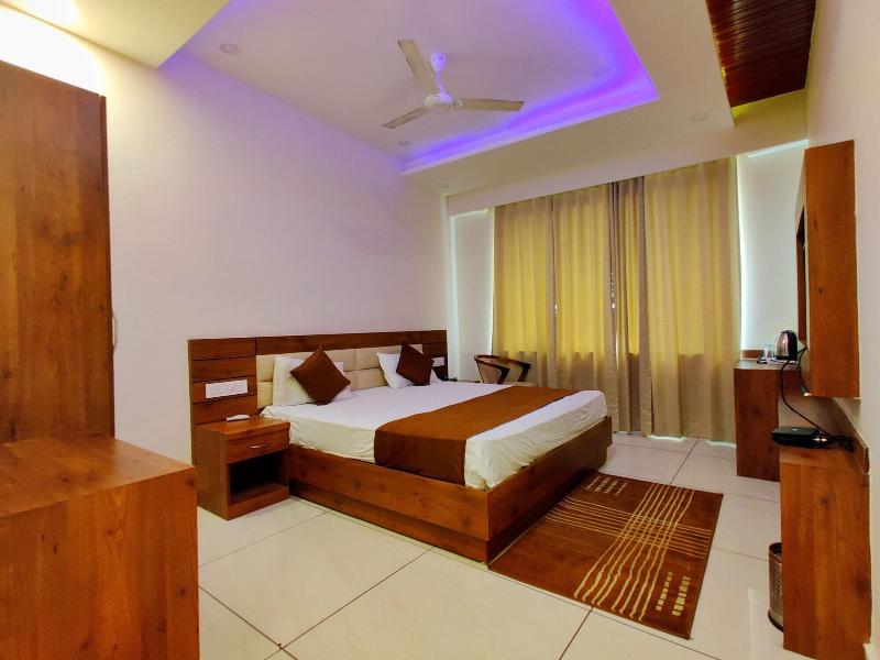 Hotel Divine Residency image