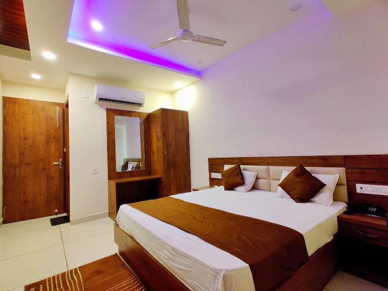 Hotel Divine Residency image