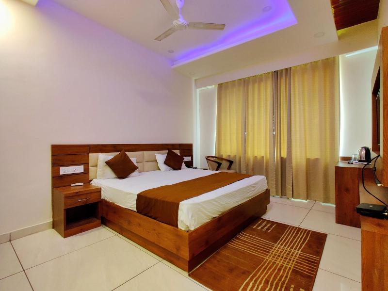 Hotel Divine Residency image