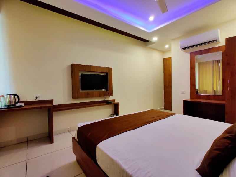Hotel Divine Residency image