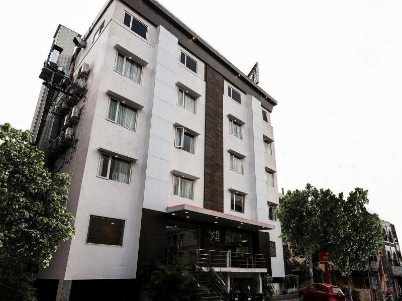 Rohhotel image