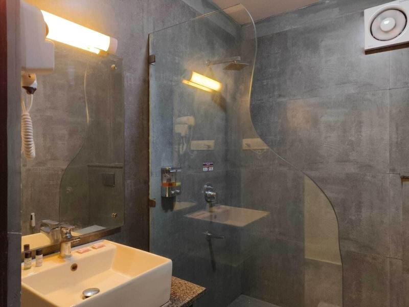 Brinjal Hotels image