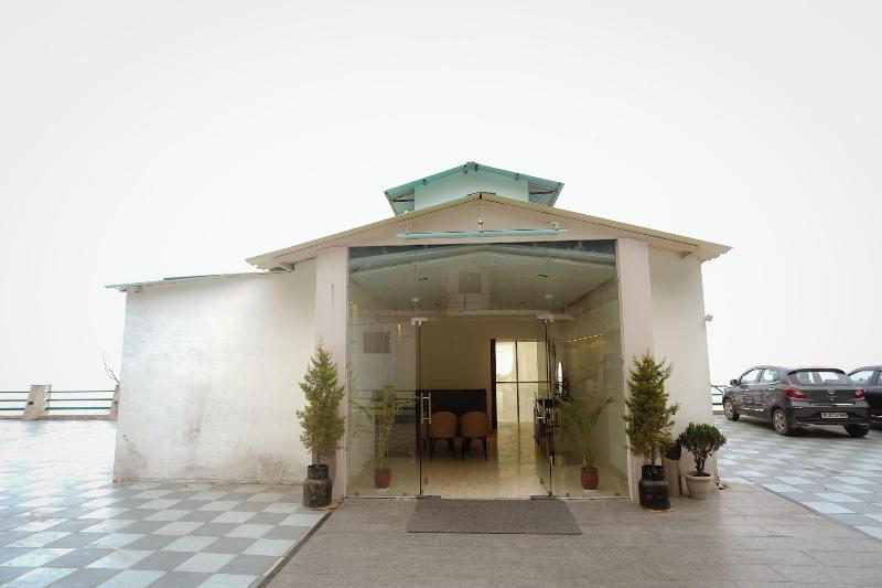 Green Castle Mall Road — exterior view