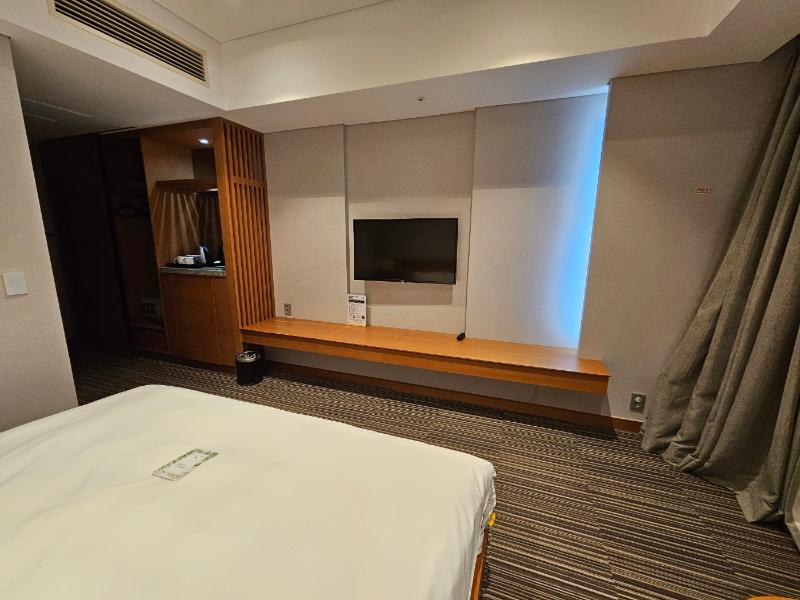 Incheon Airport Global Hotel & Suites image