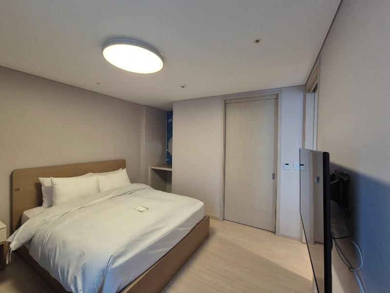 Incheon Airport Global Hotel & Suites image