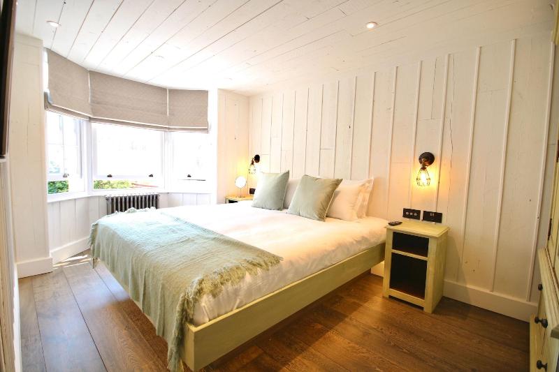 Becketts Southsea image
