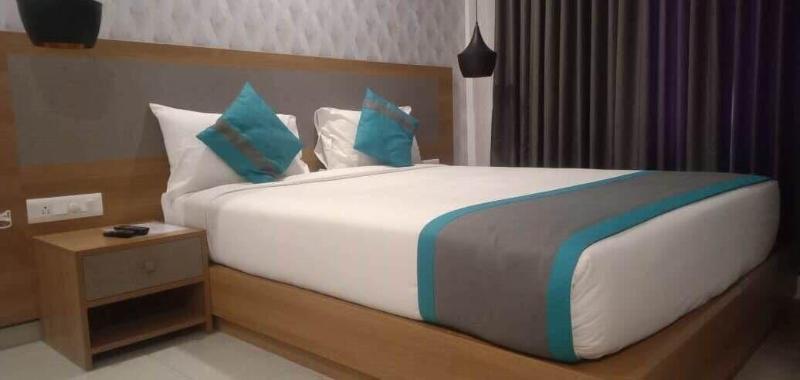 Parkwood Suites image