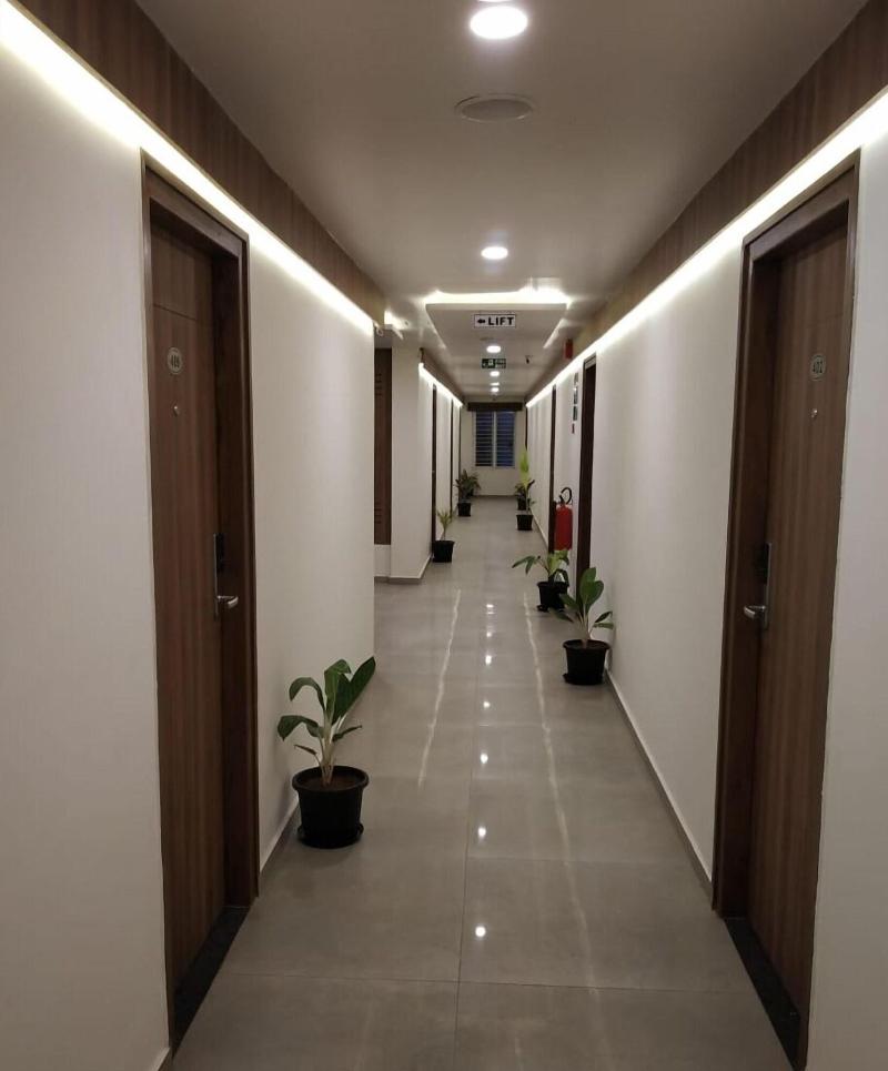 Parkwood Suites image