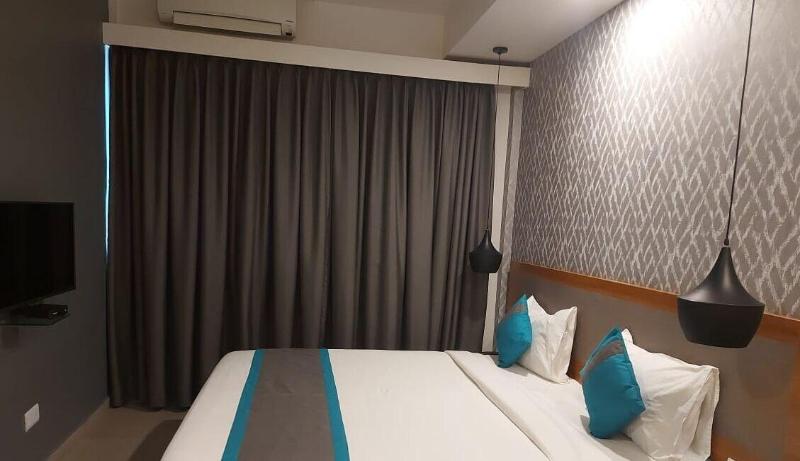 Parkwood Suites image