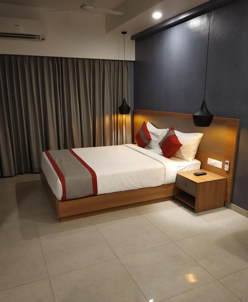 Parkwood Suites image