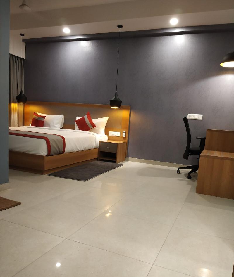 Parkwood Suites image