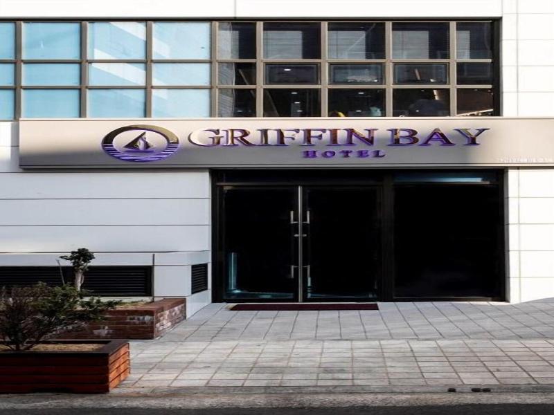 Griffin Bay Hotel image