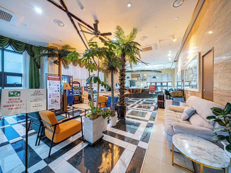 Griffin Bay Hotel image