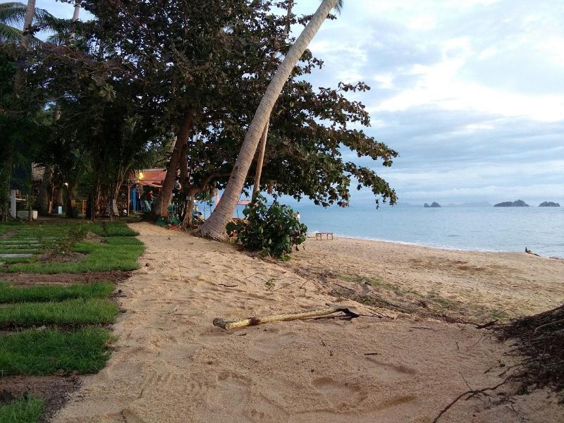 I Talay Beach Bar Cottage Taling Ngam image