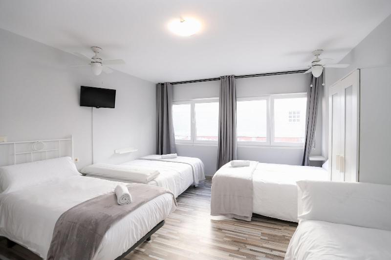 Pension Caldas image