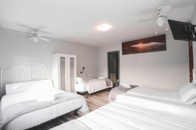 Pension Caldas image