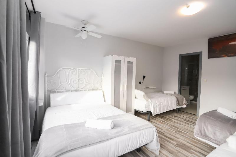 Pension Caldas image