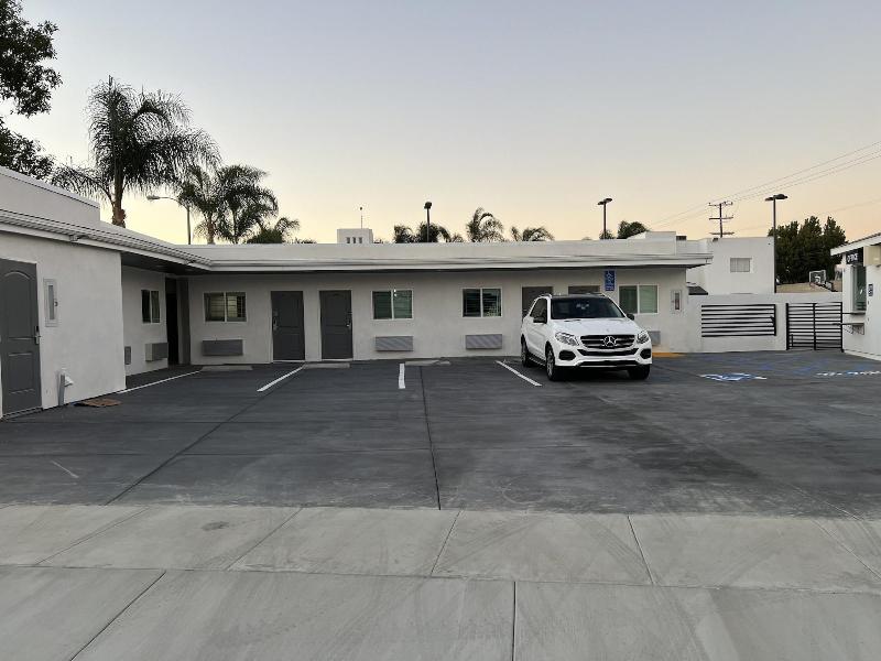 Erth Inn By Aga Bell Gardens image