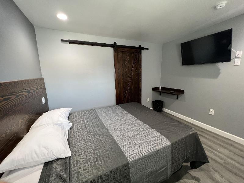 Erth Inn By Aga Bell Gardens image