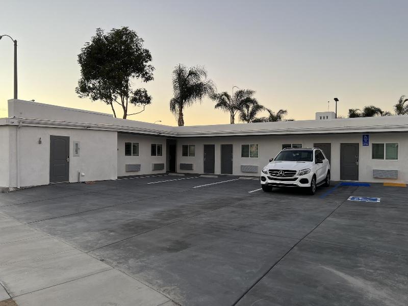 Erth Inn By Aga Bell Gardens image